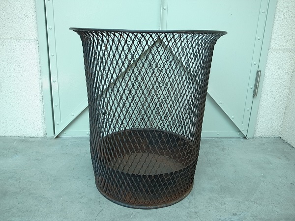 VINTAGE NEMCO DIAMOND MESH METAL TRASH CAN (L)