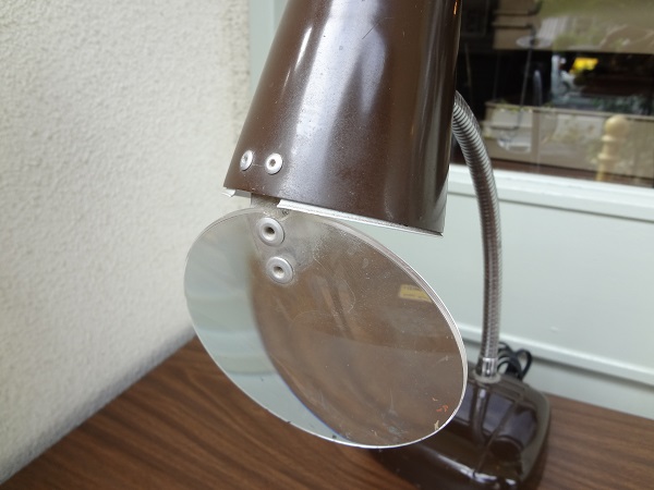 VINTAGE DESK LAMP W/LENS