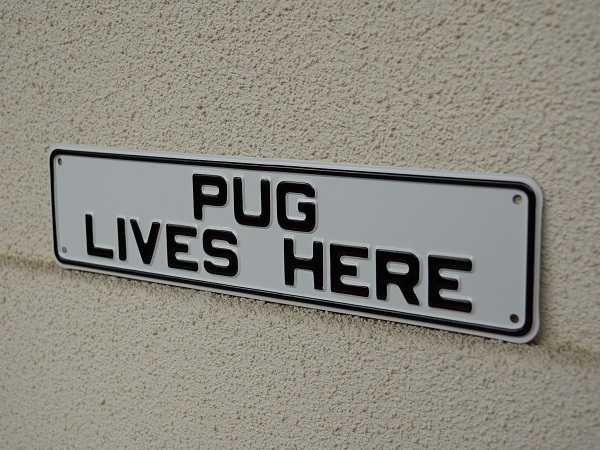VINTAGE DEAD STOCK ALUMINUM DOG SIGN PUG