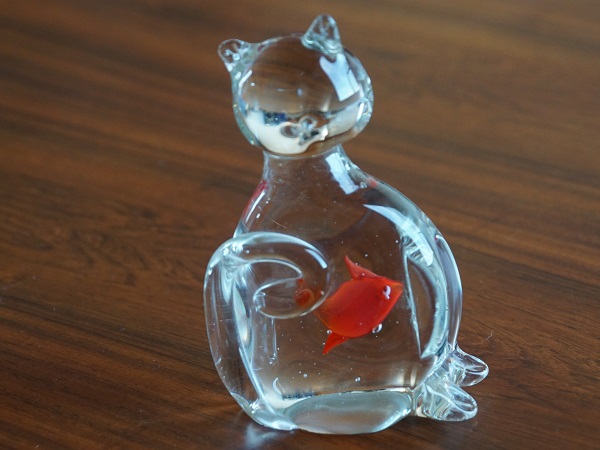 VINTAGE GLASS CAT FIGURE