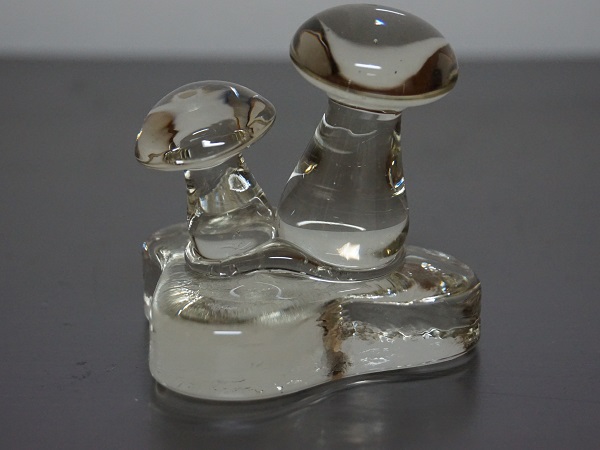 VINTAGE MUSHROOM PAPER WEIGHT