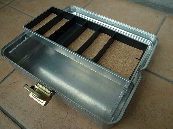Usco Box VINTAGE UMCO MODEL 101A ALUMINUM TACKLE BOX